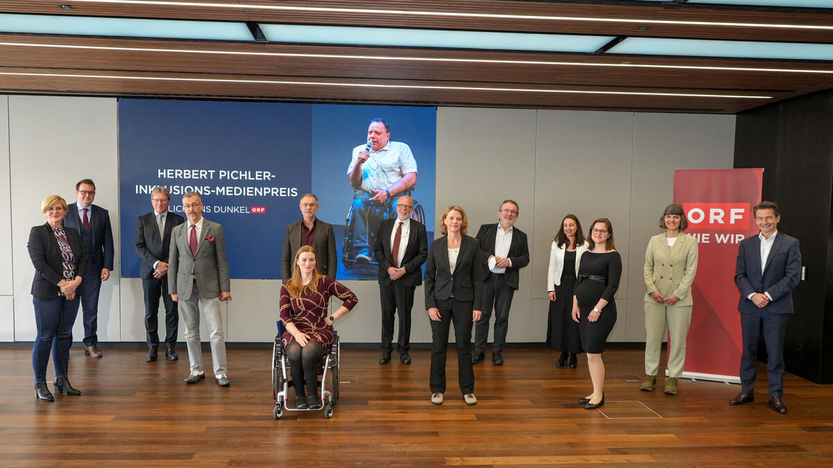 Verleihung Herbert-Pichler-Inklusions-Medienpreis 2021/22: Im Bild: Barbara Krenn, Lukas Lechner, Kurt Nekula, Klaus Widl, Barbara Sima-Ruml, Germain Weber, Isabelle Engels, Fritz Hausjell, Ines Stilling, Miriam Foresta, Mariella Müller, Roland Weißmann, Foto: ORF/Roman Zach-Kiesling