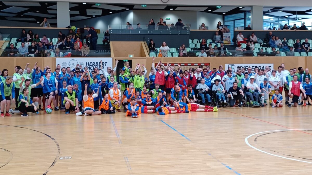 Gruppenfoto der Spieler*innen beim Herbert Pichler Cup