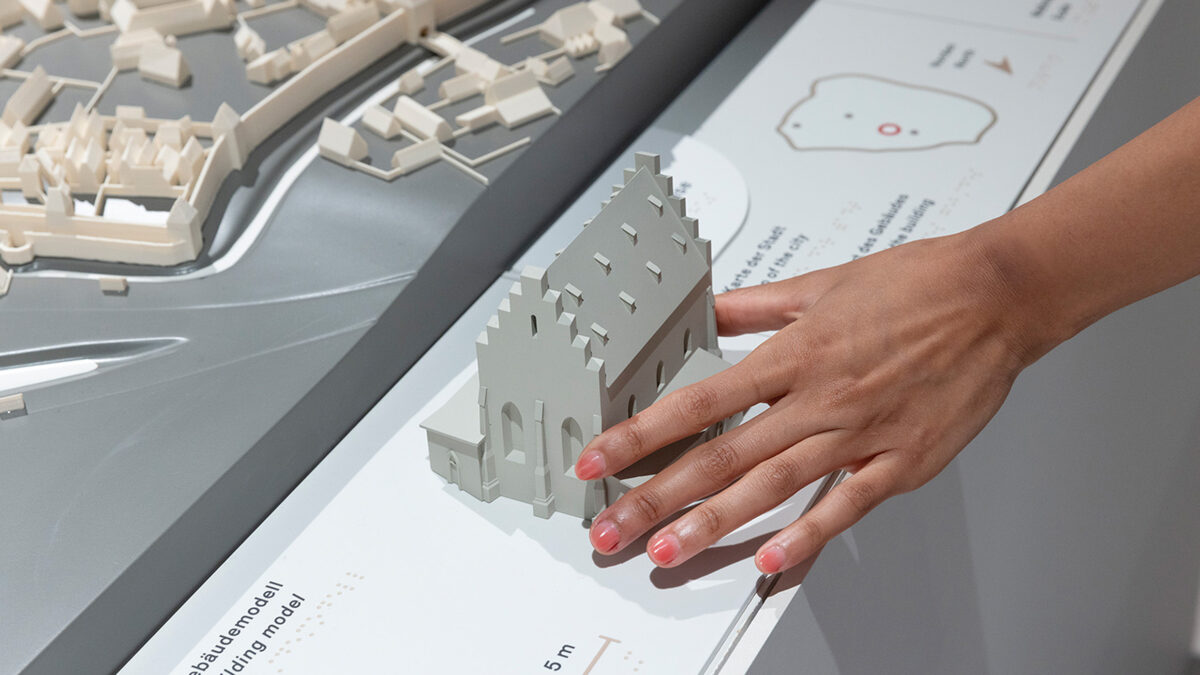 Stadtmodell Wien mit Tastobjekt Synagoge im Wien Museum