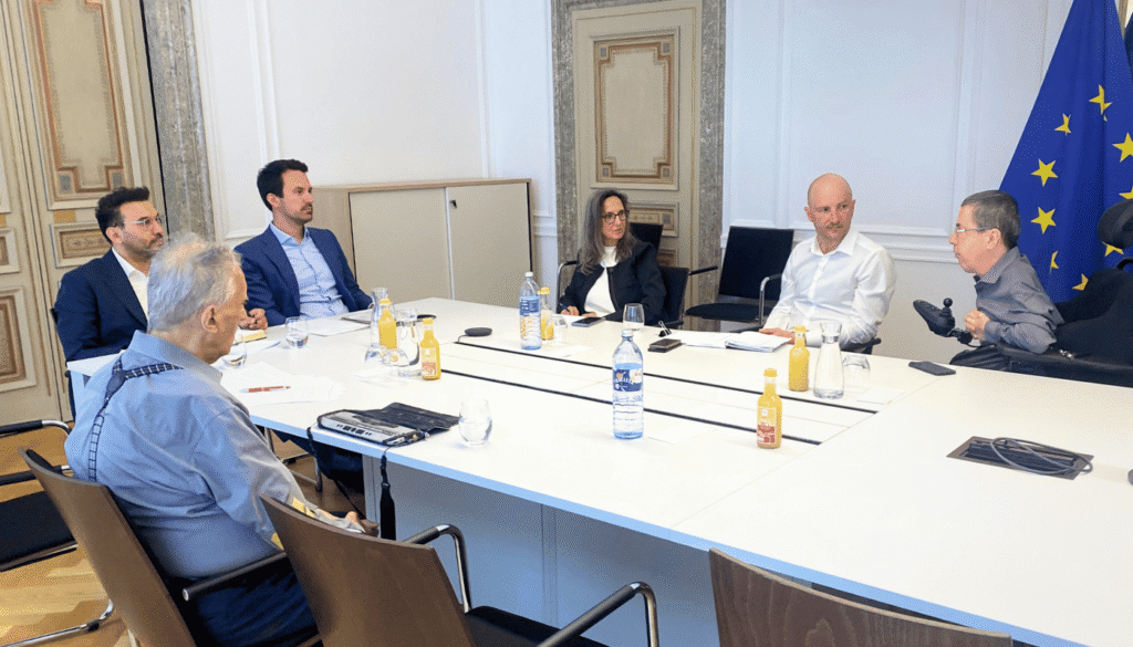 Vertreter*innen des Behindertenrats im Gespräch mit Christoph Wiederkehr und Hakan Can.