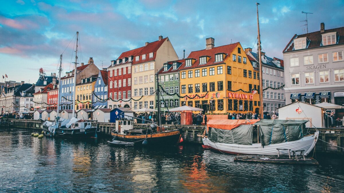 Ansicht Kopenhagener Häuser vom Wasser aus