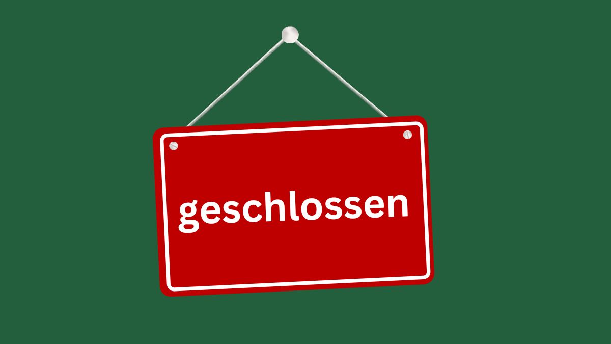 rotes Schild auf grünem Hintergrund, auf dem zu lesen ist: geschlossen