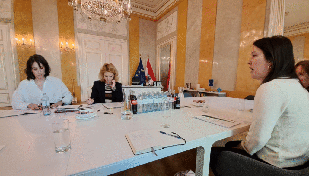 Victoria Biber im Gespräch mit Frauenministerin Holzleitner