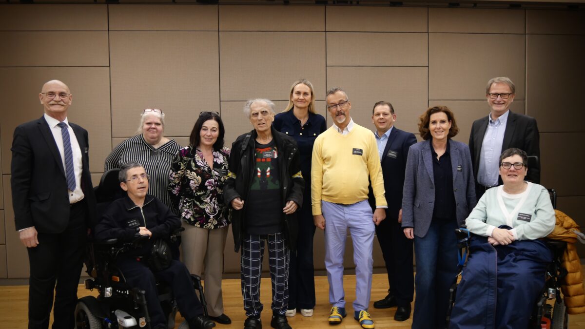 Gruppenfoto von 11 Personen des neu gewählten Präsidiums