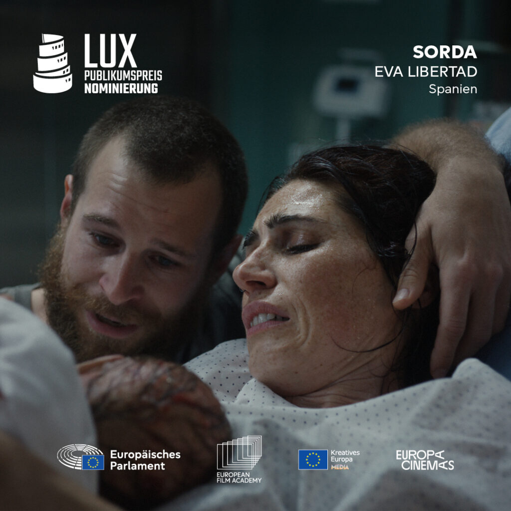 Geburtsszene mit Mutter, Vater, Kind. Logos LUX, Europäisches Parlament, European Film Academy, Kreatives Europa und Europa Cinemas