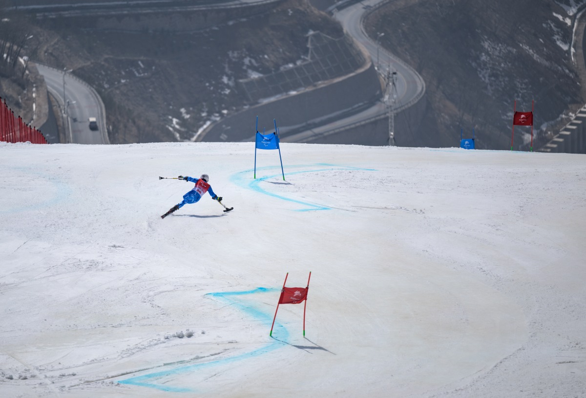 paralympischer Schifahrer im Riesentorlauf