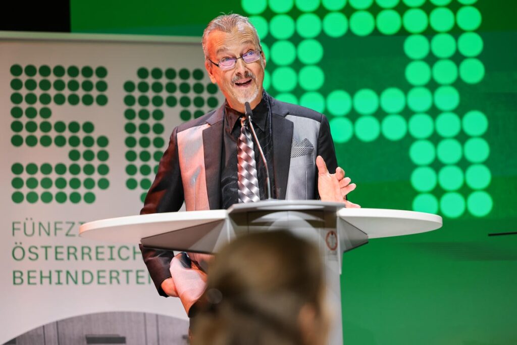 ÖBR-Präsident Klaus Widl bei seiner Rede bei der Jubiläumsfeier „50 Jahre Österreichischer Behindertenrat“.
