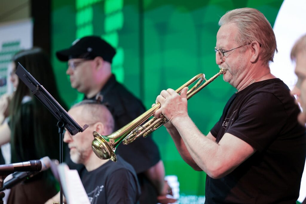 Das inklusive Ensemble Ohrenklang bei der musikalischen Eröffnung der Jubiläumsfeier „50 Jahre Österreichischer Behindertenrat“.
