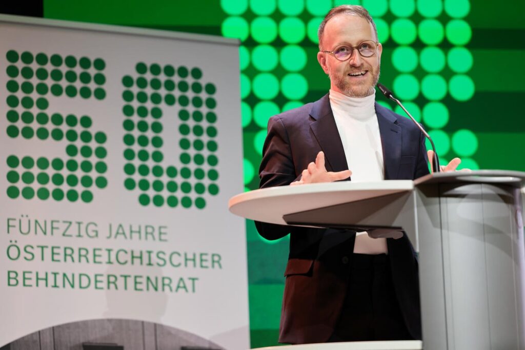 Einen historischen Überblick über die Behindertenbewegung vor 1950 gab Dr. Stefan Benedik vom Haus der Geschichte Österreich.