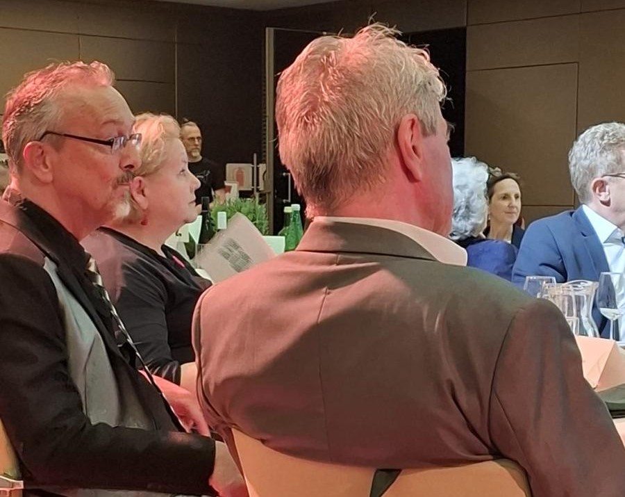 Behindertenrats-Präsident Klaus Widl, Sozialministerin Korinna Schumann und Sozialminister a. D. Dr. Erwin Buchinger bei der Jubiläumsfeier des ÖBR im Catamaran.