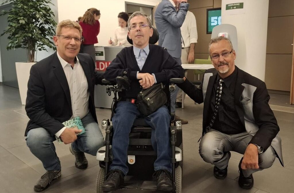 Volksanwalt Bernhard Achitz, Behindertenrats-Vizepräsident Martin Ladstätter und Behindertenrats-Präsident Klaus Widl bei der Jubiläumsfeier des ÖBR.
