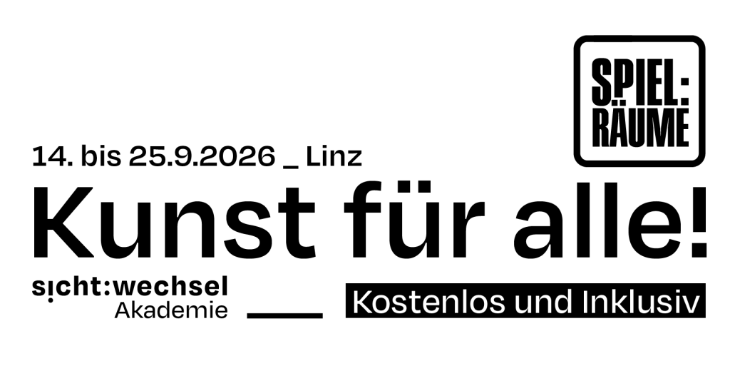 Schwarzer Hintergrund mit dem weißen Schriftzug „Kostenlos und Inklusiv“ im rechten unteren Bereich des Bildes. Links oben ist ein kleines weißes Logo sichtbar.