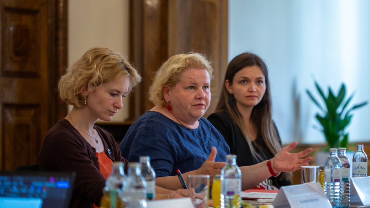 Die Ministerinnen Holzleitner und Schumann beim Jour Fixe