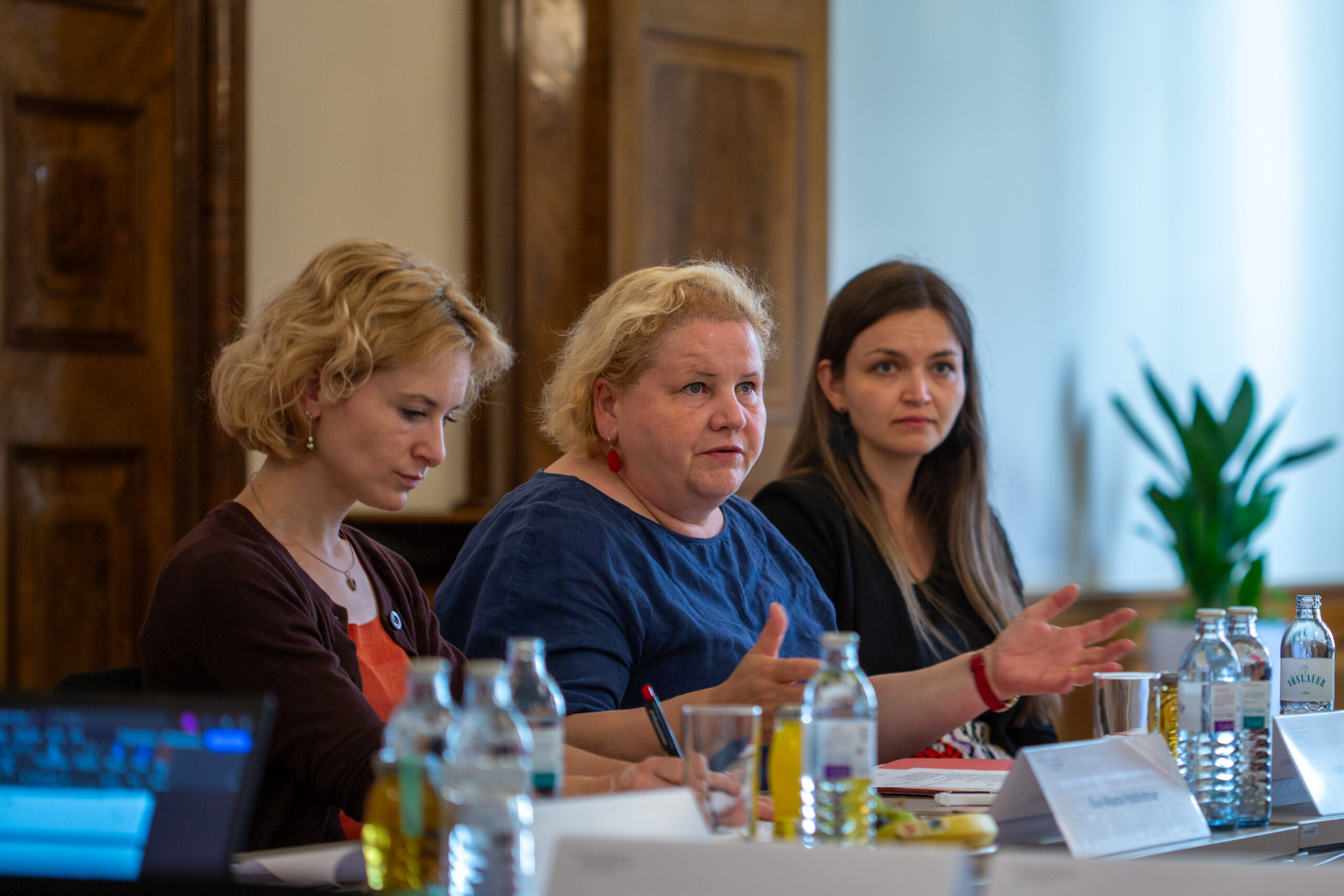 Die Ministerinnen Holzleitner und Schumann beim Jour Fixe