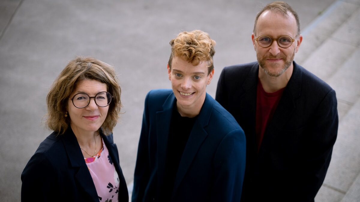 Das Projektteam aus Monika Sommer, Vanessa Tautter und Stefan Benedik sowie die Fokusgruppe in einer Besprechung.