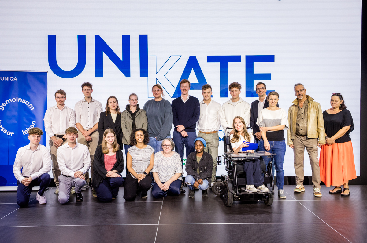 Preisträger*innen bei der UNIKATE Preisverleihung 2026 mit Filip Kisiel (Uniqa Stiftung), Katharina Werner (TU Wien) und Behindertenrats-Präsident Klaus Widl