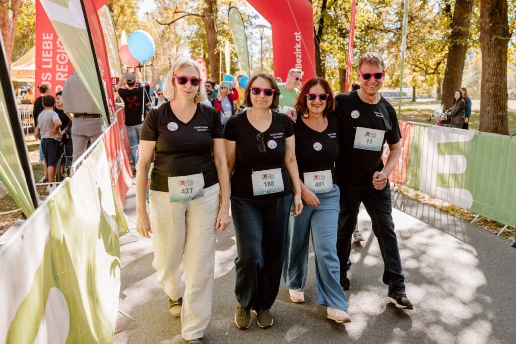 Teilnehmer*innen des 6. Grazer Inklusionslaufs mit den Organisator*innen