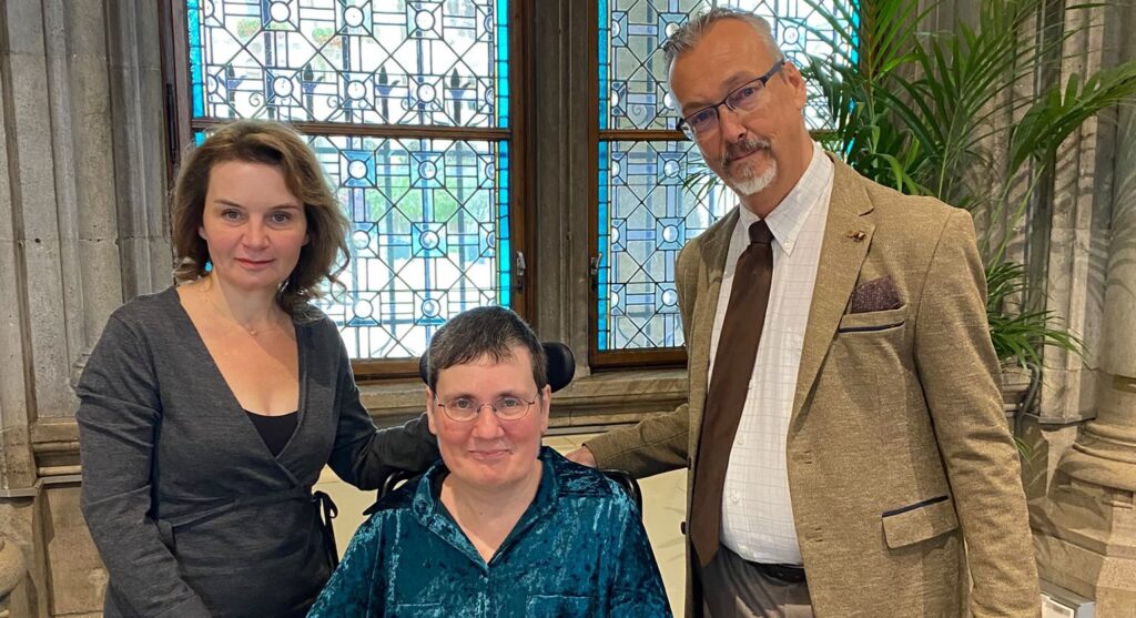 Kerstin Huber-Eibl, Manuela Lanzinger und Klaus Widl vom Österreichischen Behindertenrat bei der Feier zum 80-jährigen Bestehen des KOBV im Wiener Rathaus.